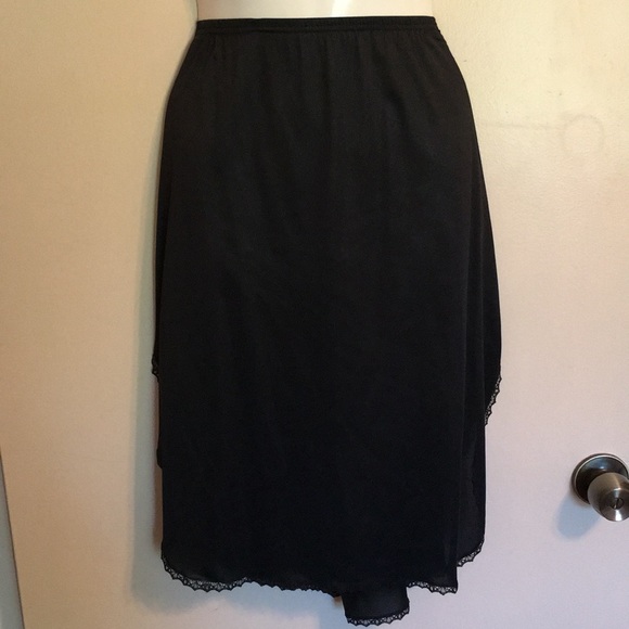 Vintage Other - Pretty vintage black half slip by Vanity Fair